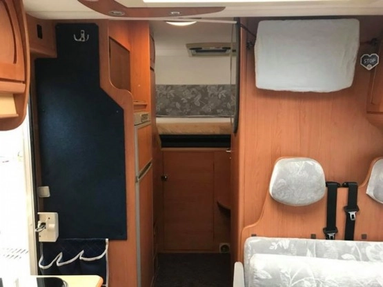                         Kamper na Fiacie Ducato 2.8, 140KM - zdjęcie 2
                        