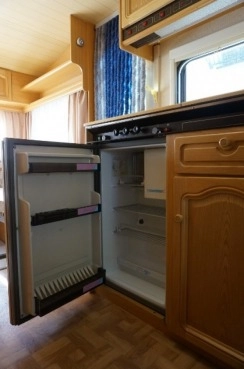                         PRZYCZEPA KNAUS AZUR 495, Przedsionek, DMC 1200 kg - zdjęcie 2
                        