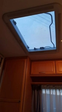                         Przyczepa campingowa Knaus Azur - zdjęcie 13
                        