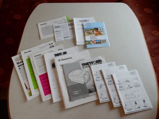                         Lunar CHATEAU 2005r., 4-5 osób, duży przedsionek + duże łóżko małżeńskie - zdjęcie 19
                        