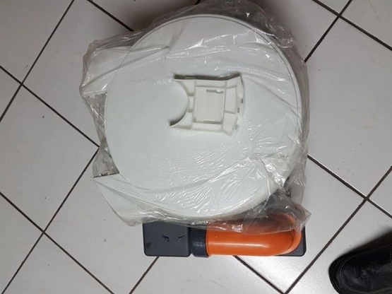                         Sprzedam nową kasetę do toalety THEDFORD C 250/260 wraz z zapasową deską do toalety - zdjęcie 2
                        