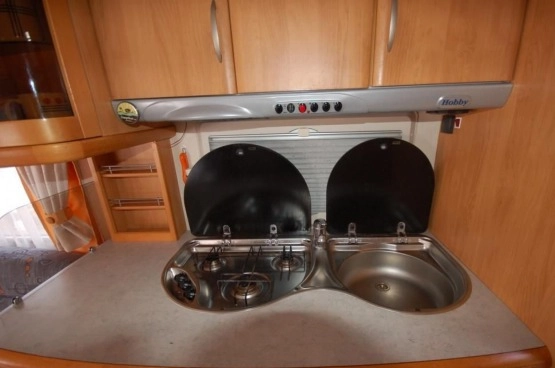                         Hobby DMC 1400 piętrowa, wszystko sprawne, gotowa do jazdy - zdjęcie 12
                        