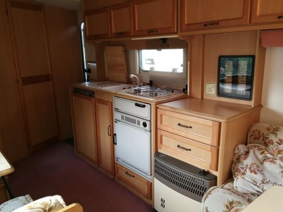                          Przyczepa kempingowa Abi Dalesman 4 osobowa z przedsionkiem 1996 - zdjęcie 4
                        