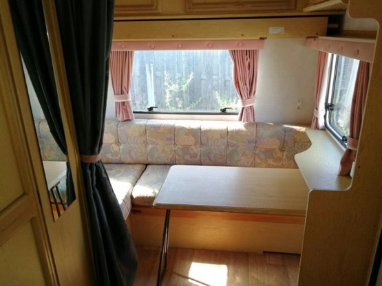                         Przyczepa kempingowa Coachman 5 osobowa z przedsionkiem 1994 - zdjęcie 3
                        