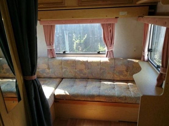                         Przyczepa kempingowa Coachman 5 osobowa z przedsionkiem 1994 - zdjęcie 4
                        