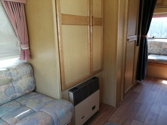                         Przyczepa kempingowa Coachman 5 osobowa z przedsionkiem 1994 - zdjęcie 5
                        