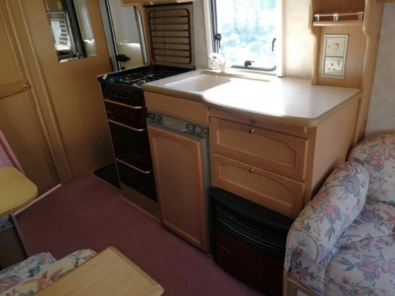                         Przyczepa kempingowa Compass Rallye GTE 500/4 4-osobowa z przedsionkiem 1998  - zdjęcie 3
                        