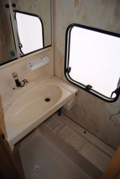                         LMC Zarejestrowana! 5 osobowa z łazienką! Łóżko piętrowe! Ogrzewanie! - zdjęcie 2
                        