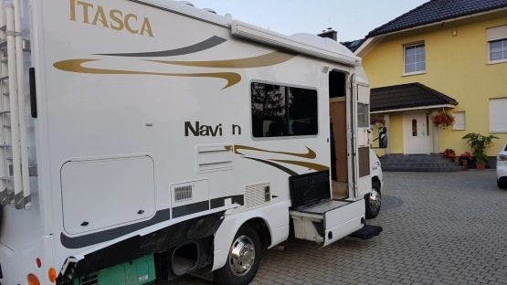                         Sprzedam Mercedesa na zabudowie firmy WINNEBAGO - zdjęcie 1
                        