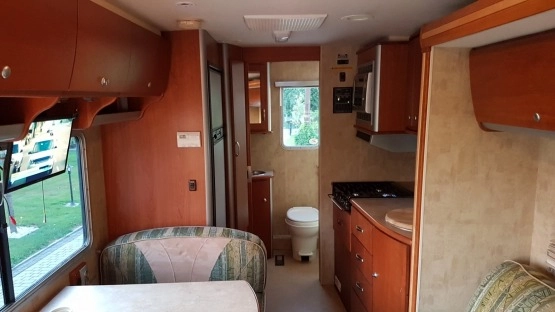                         Sprzedam Mercedesa na zabudowie firmy WINNEBAGO - zdjęcie 5
                        