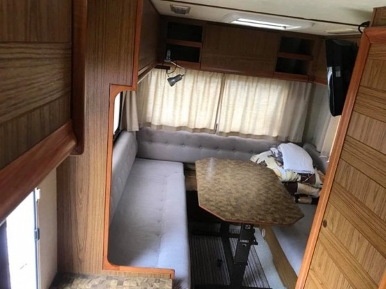                         Rozważam sprzedaż kampera VW LT31 w zabudowie KARMANN - zdjęcie 2
                        