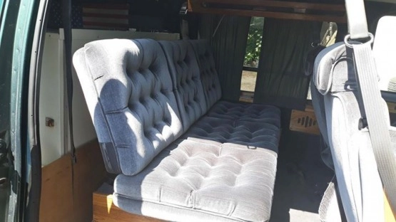                         Ford E150 przerobiony na kampera - zdjęcie 4
                        