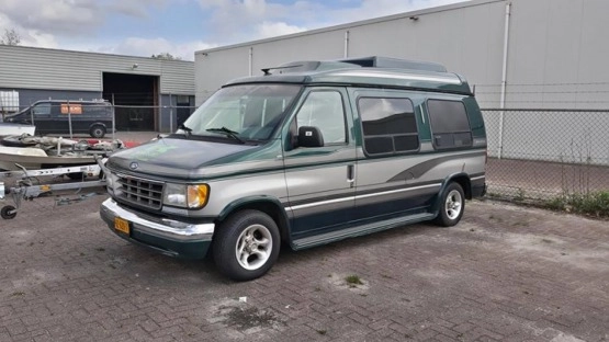                         Ford E150 przerobiony na kampera - zdjęcie 6
                        