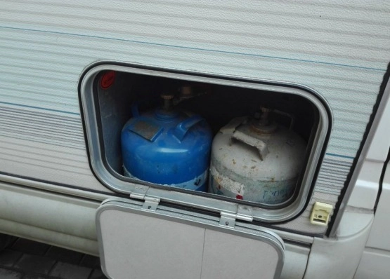                         Ford Transit 2.5D 1995 r. zarejestrowany na 6 osób - zdjęcie 11
                        