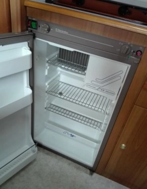                         Ford Transit 2.5D 1995 r. zarejestrowany na 6 osób - zdjęcie 2
                        