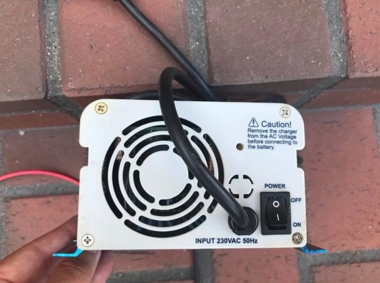                         Zasilacz 220/12V - zdjęcie 3
                        