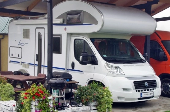                         Zimowanie Kampera Przyczepy itp Garaż Wiata - zdjęcie 1
                        