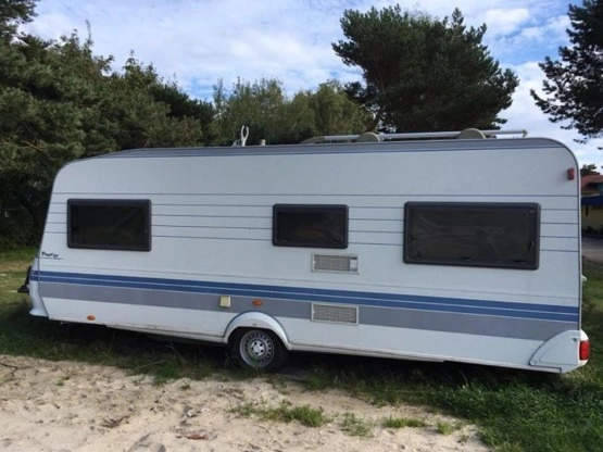                         Przyczepa kempingowa Hobby Prestige 560 CF, 1500 DMC, 2000 r., z przedsionkiem, jak nowa - zdjęcie 1
                        