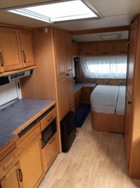                         Przyczepa kempingowa Hobby Prestige 560 CF, 1500 DMC, 2000 r., z przedsionkiem, jak nowa - zdjęcie 2
                        