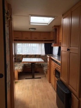                         Przyczepa kempingowa Hobby Prestige 560 CF, 1500 DMC, 2000 r., z przedsionkiem, jak nowa - zdjęcie 4
                        