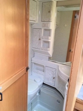                         Przyczepa kempingowa Hobby Prestige 560 CF, 1500 DMC, 2000 r., z przedsionkiem, jak nowa - zdjęcie 5
                        