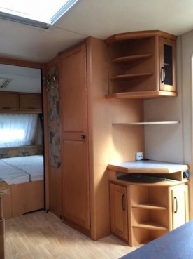                         Przyczepa kempingowa Hobby Prestige 560 CF, 1500 DMC, 2000 r., z przedsionkiem, jak nowa - zdjęcie 7
                        