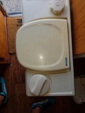                         WC Thetford stan bardzo dobry - zdjęcie 1
                        