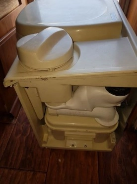                         WC Thetford stan bardzo dobry - zdjęcie 3
                        