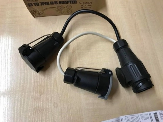                         Sprzedam przejściówkę z 13 pin na 2x7 do przyczepy Angielskiej 90 zł, nowa - zdjęcie 1
                        