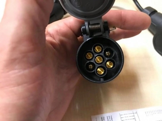                         Sprzedam przejściówkę z 13 pin na 2x7 do przyczepy Angielskiej 90 zł, nowa - zdjęcie 3
                        