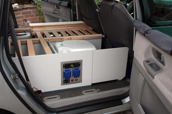                         Sprzedam kamperek FORD GALAXY - zdjęcie 3
                        