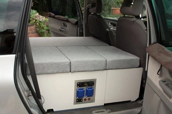                         Sprzedam kamperek FORD GALAXY - zdjęcie 8
                        