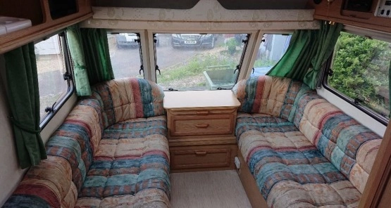                         Avondale Golden Mayfair 2000 r. - zdjęcie 2
                        