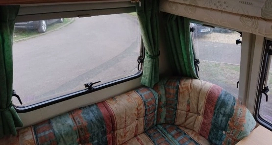                         Avondale Golden Mayfair 2000 r. - zdjęcie 3
                        