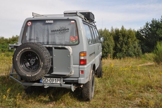                         MItsubishi L300 4x4 kamper wyprawowy - zdjęcie 7
                        
