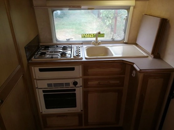                         Przyczepa kempingowa Swift 2 osobowa z przedsionkiem 1994 - zdjęcie 3
                        