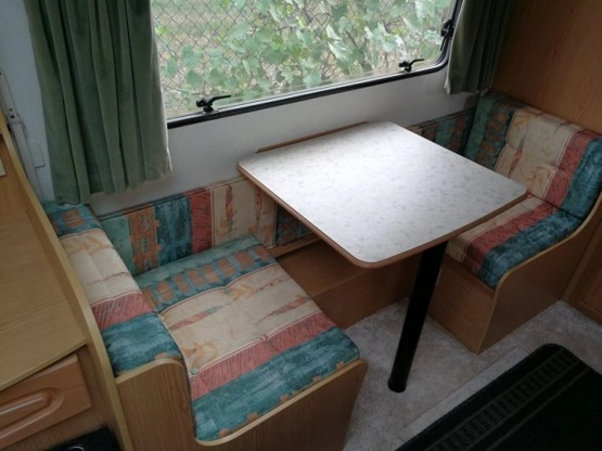                         Przyczepa kempingowa Avondale 4-osobowa z przedsionkiem 2000 - zdjęcie 5
                        