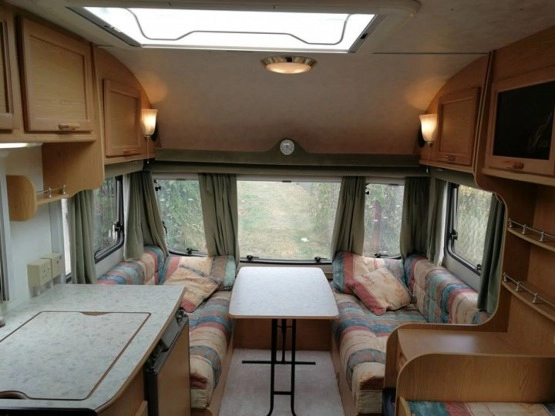                         Przyczepa kempingowa Avondale 4-osobowa z przedsionkiem 2000 - zdjęcie 7
                        