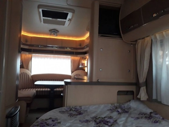                         Hobby La Vita Bionda 460 UFE 2009r. - zdjęcie 2
                        