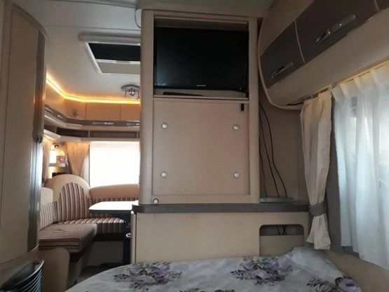                         Hobby La Vita Bionda 460 UFE 2009r. - zdjęcie 3
                        