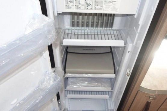                         Przyczepa kempingowa fabrycznie nowa Tabbert Rossini 490 DM 2,3  - zdjęcie 17
                        