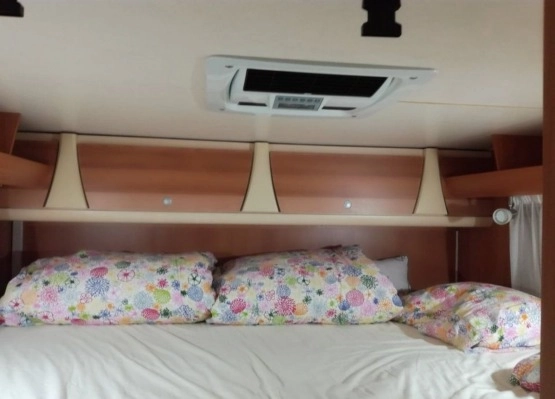                         Bogato wyposażony Kamper Dethleffs 2008 - zdjęcie 3
                        