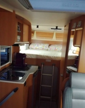                         Bogato wyposażony Kamper Dethleffs 2008 - zdjęcie 4
                        