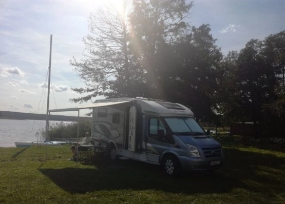                         Bogato wyposażony Kamper Dethleffs 2008 - zdjęcie 6
                        