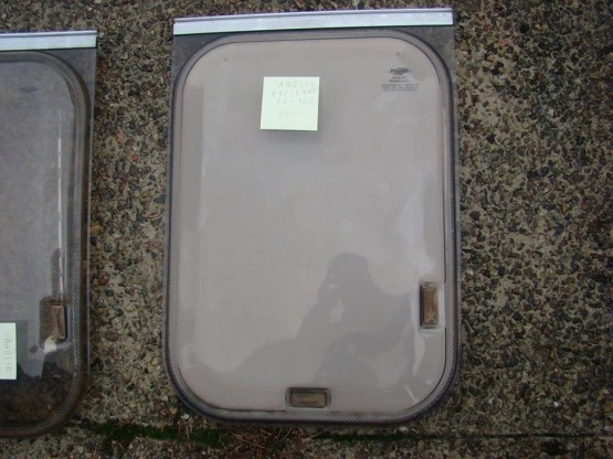                         OKAZJA !!! KOMPLET OKIEN Z ANGIELSKIEJ PRZYCZEPY - zdjęcie 11
                        