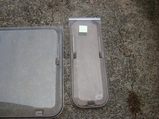                         OKAZJA !!! KOMPLET OKIEN Z ANGIELSKIEJ PRZYCZEPY - zdjęcie 13
                        