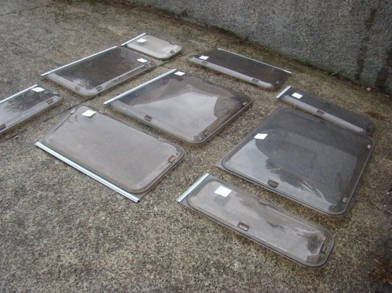                         OKAZJA !!! KOMPLET OKIEN Z ANGIELSKIEJ PRZYCZEPY - zdjęcie 2
                        