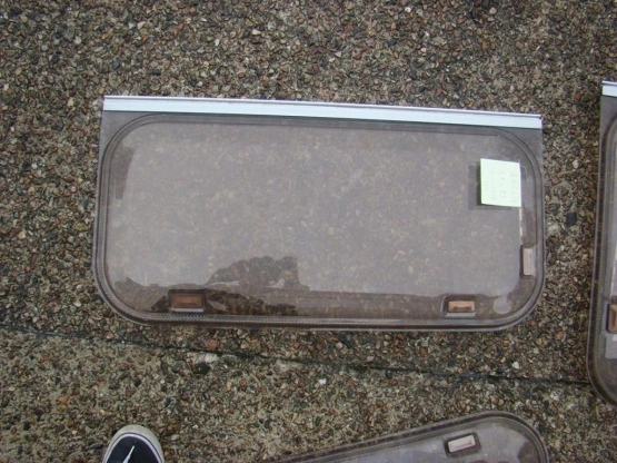                         OKAZJA !!! KOMPLET OKIEN Z ANGIELSKIEJ PRZYCZEPY - zdjęcie 5
                        