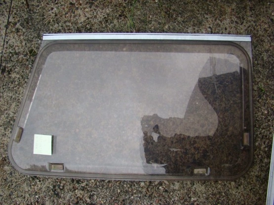                         OKAZJA !!! KOMPLET OKIEN Z ANGIELSKIEJ PRZYCZEPY - zdjęcie 9
                        