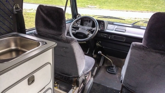                         Sprzedam Volkswagena Transportera T3 z 1986 r. - zdjęcie 12
                        